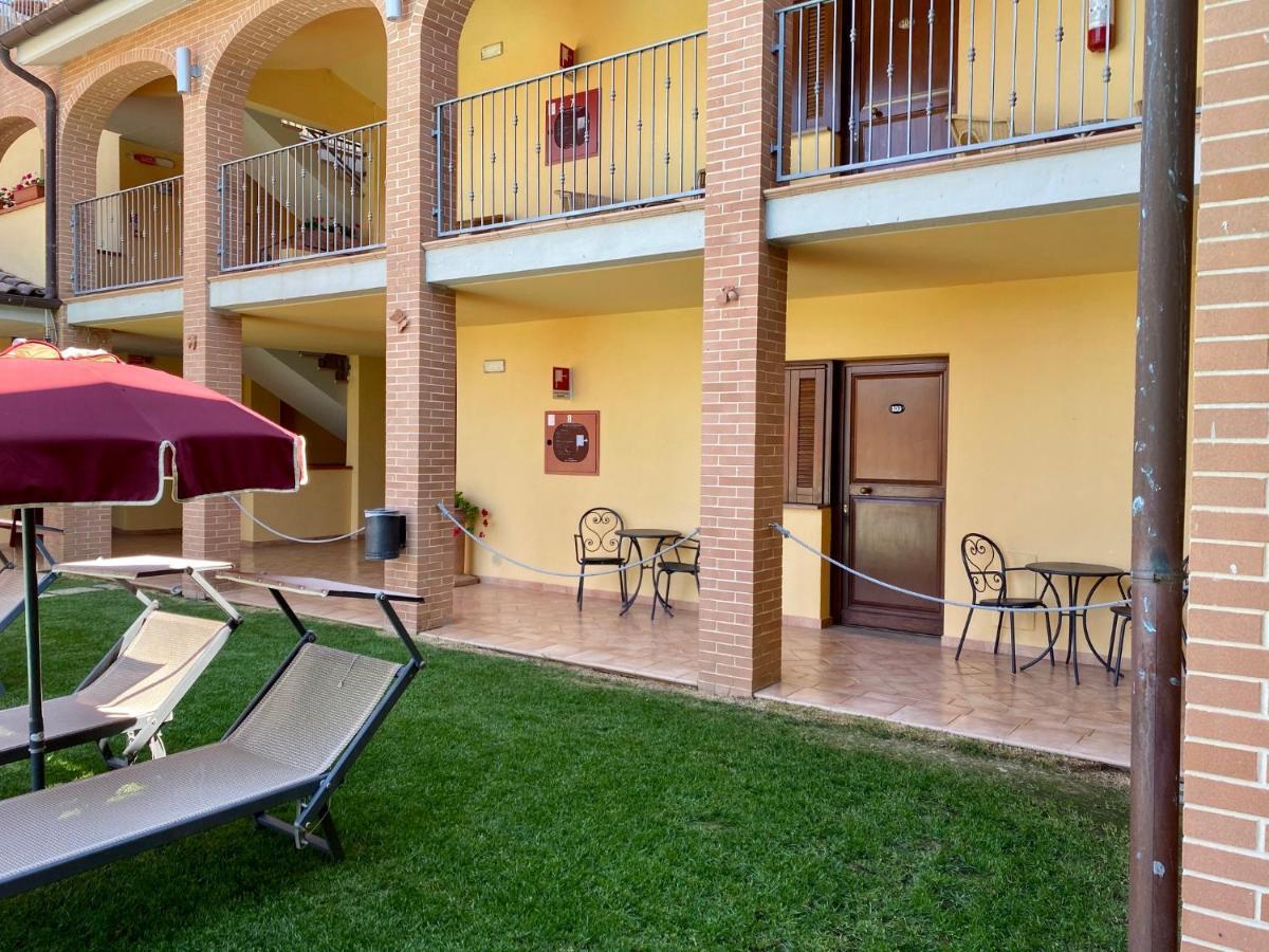 פונטבלנדה Hotel Ristorante Le Querciolaie Dei Ricci מראה חיצוני תמונה