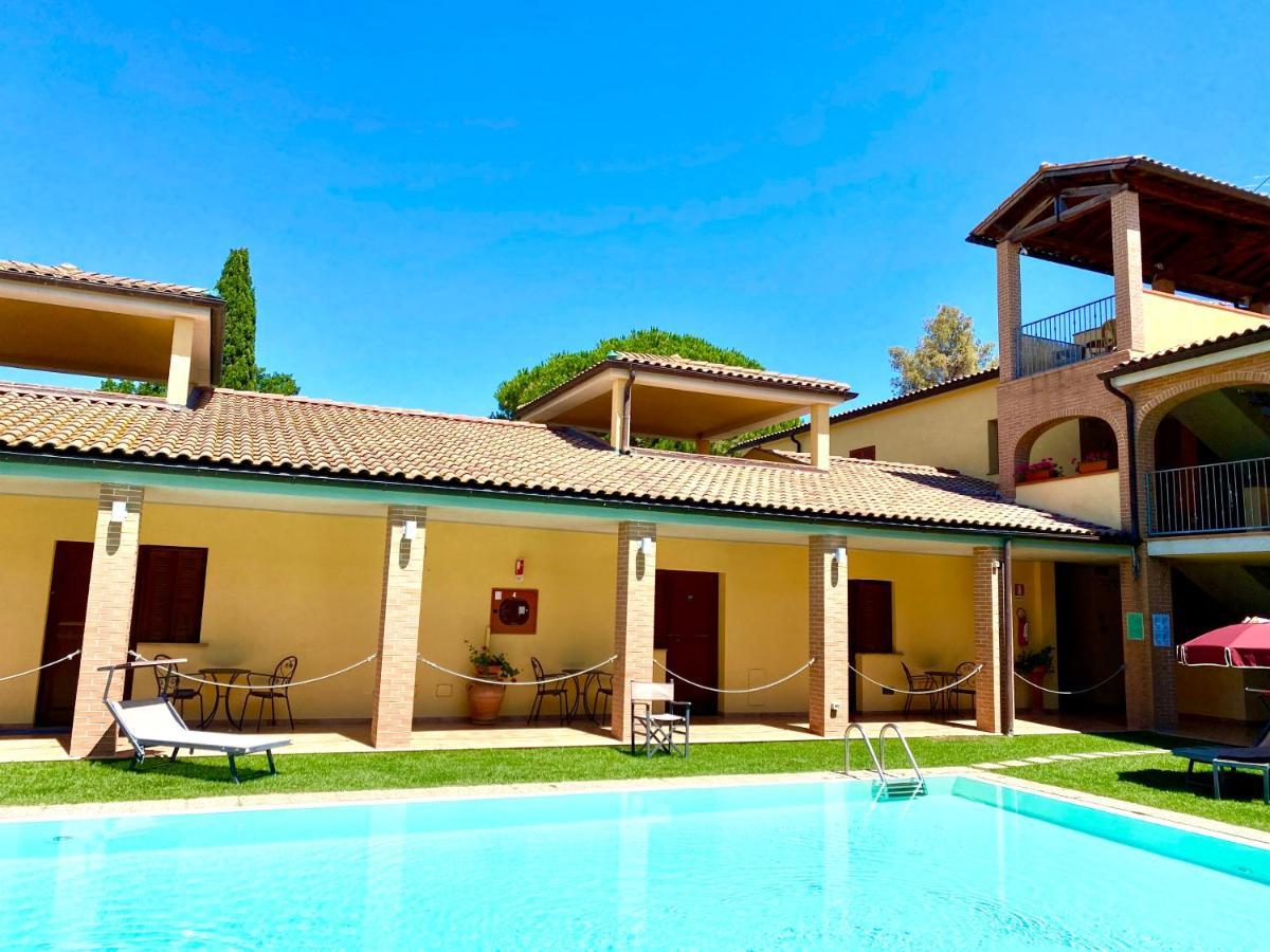 פונטבלנדה Hotel Ristorante Le Querciolaie Dei Ricci מראה חיצוני תמונה