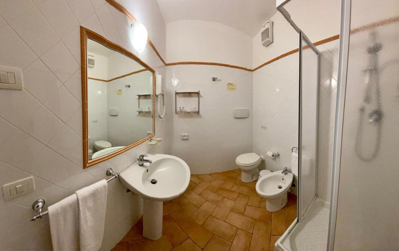 פונטבלנדה Hotel Ristorante Le Querciolaie Dei Ricci מראה חיצוני תמונה