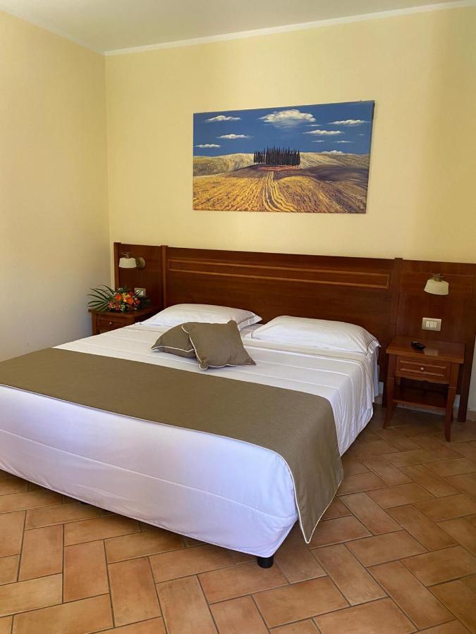 פונטבלנדה Hotel Ristorante Le Querciolaie Dei Ricci מראה חיצוני תמונה