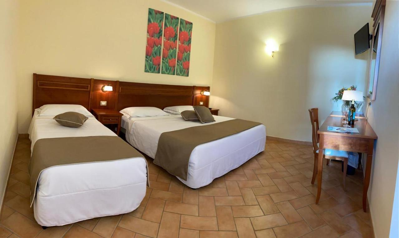 פונטבלנדה Hotel Ristorante Le Querciolaie Dei Ricci מראה חיצוני תמונה