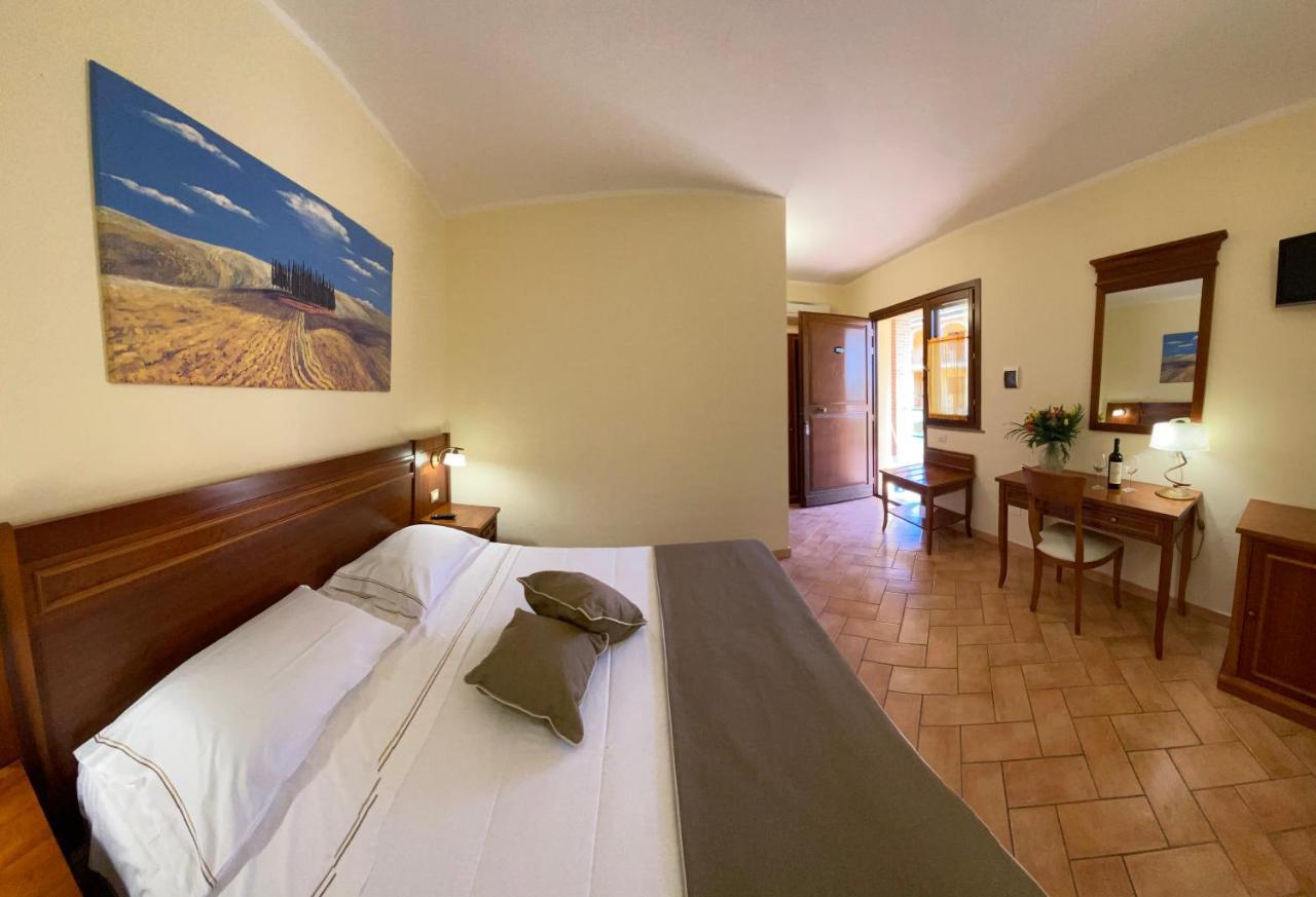 פונטבלנדה Hotel Ristorante Le Querciolaie Dei Ricci מראה חיצוני תמונה