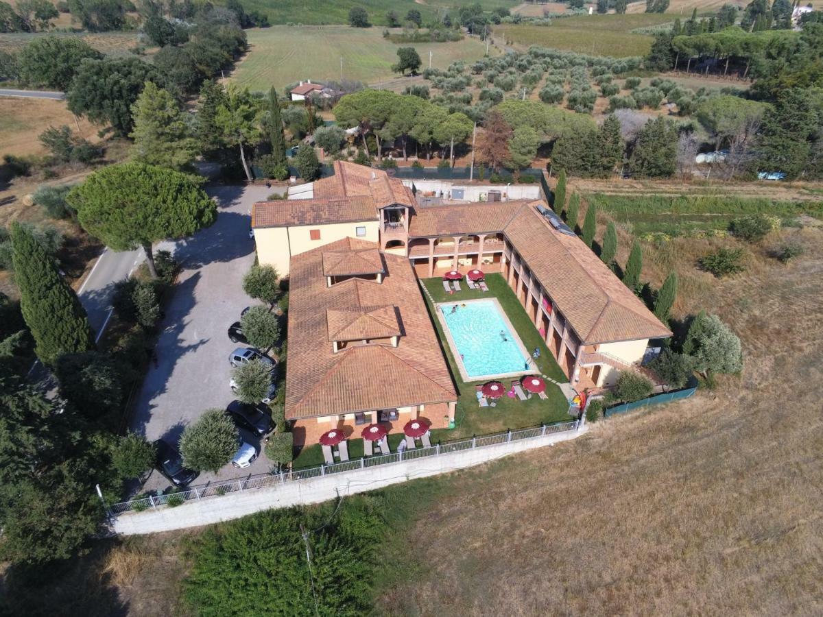 פונטבלנדה Hotel Ristorante Le Querciolaie Dei Ricci מראה חיצוני תמונה